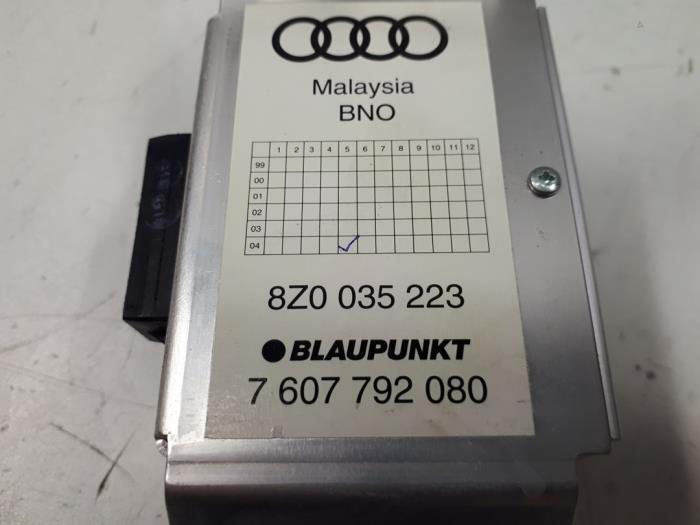 Radio amplifier from a Audi A2 (8Z0)