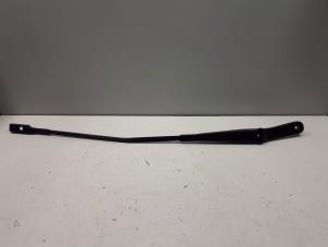 Used Front wiper arm Audi A6 (C7) 2.0 TDI 16V Price € 10,00 Margin scheme offered by Autoparts Veghel