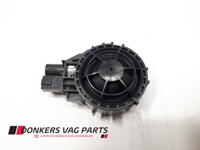 Używane Glosnik Audi e-tron (GEN) 55 quattro Cena € 14,99 Z VAT oferowane przez Donkers VAG Parts