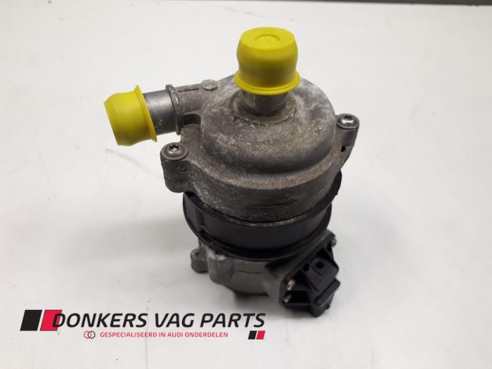Usagé Pompe à eau Audi A5 Sportback (8TA) 2.0 TDI 16V Quattro Prix € 150,00 Prix TTC proposé par Donkers VAG Parts