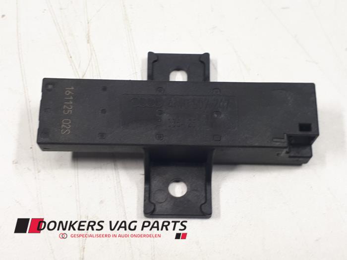 Używane Keyless Entry-Antena Audi SQ7 (4MB/4MG) 4.0 TDI V8 32V Cena € 10,00 Procedura marży oferowane przez Donkers VAG Parts