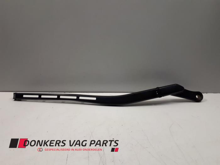 Windshield wiper blade arm