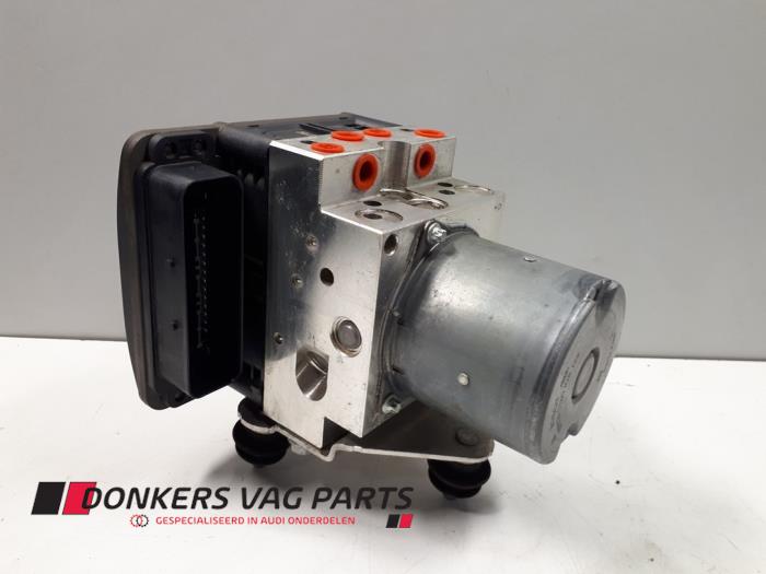 Begagnade ABS-pump Audi S8 (D4) 4.0 V8 TFSI 32V Pris € 500,00 Marginaltabell erbjuds av Donkers VAG Parts