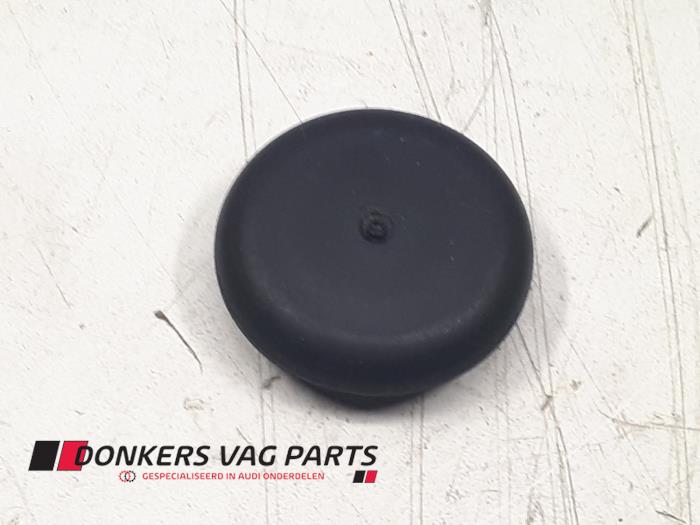 Używane Rózne Audi Rózne Cena € 0,67 Z VAT oferowane przez Donkers VAG Parts