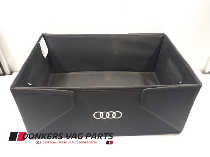 Używane Schowek Audi Rózne Cena € 20,00 Procedura marży oferowane przez Donkers VAG Parts