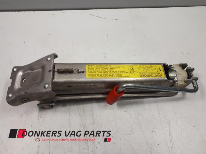 Używane Dzwignik Audi TT (8N3) 1.8 20V Turbo Quattro Cena € 10,00 Procedura marży oferowane przez Donkers VAG Parts