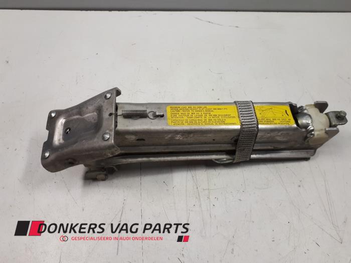 Używane Dzwignik Audi TT (8N3) 1.8 20V Turbo Quattro Cena € 10,00 Procedura marży oferowane przez Donkers VAG Parts