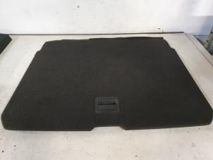 Usados Suelo maletero Audi Q2 (GAB/GAG) Precio € 75,00 Norma de margen ofrecido por Autoparts Veghel