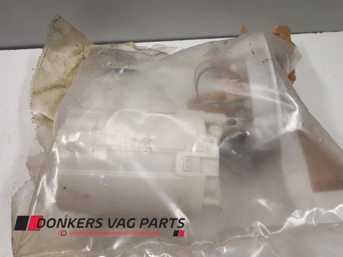 Usagé Pompe à carburant Audi A5 Cabrio (8F7) 3.0 TDI V6 24V Quattro Prix € 75,00 Règlement à la marge proposé par Donkers VAG Parts