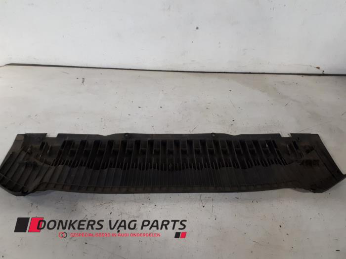 Usados Parachoque placa base Audi A4 (B8) Precio € 20,00 Norma de margen ofrecido por Donkers VAG Parts