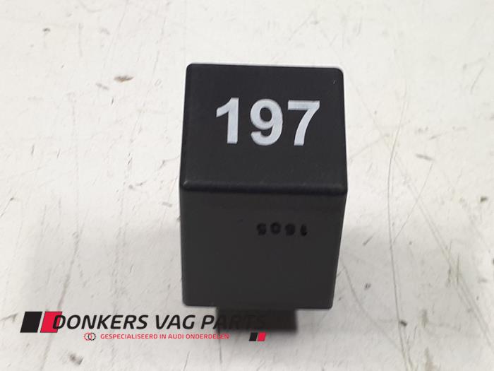 Nowe Przekaznik interwalu Audi A4 (B5) Cena € 86,94 Z VAT oferowane przez Donkers VAG Parts