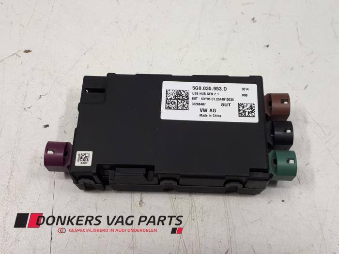 Nowe Modul USB Audi Q2 (GAB/GAG) Cena € 112,43 Z VAT oferowane przez Donkers VAG Parts