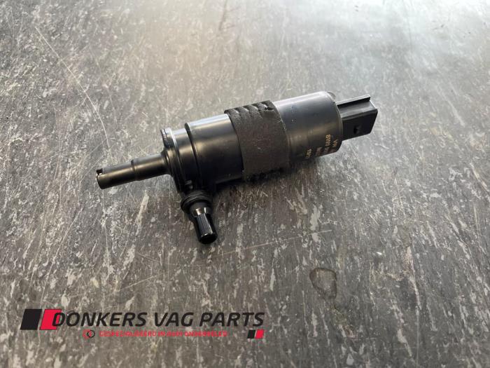 Używane Pompa spryskiwacza reflektorów Audi S5 (F53/F5P) 3.0 TFSI V6 24V Cena € 12,10 Z VAT oferowane przez Donkers VAG Parts