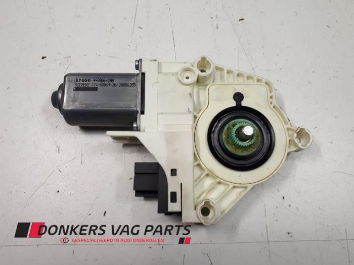 Usados Motor de ventanilla de puerta Audi S6 (C6) 5.2 V10 40V Precio € 20,00 Norma de margen ofrecido por Donkers VAG Parts