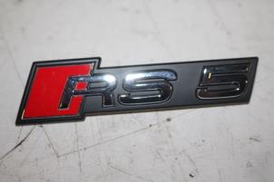 Nowe Emblemat Audi RS 5 Sportback (F5A/F5F) Cena € 38,84 Z VAT oferowane przez Autoparts Veghel