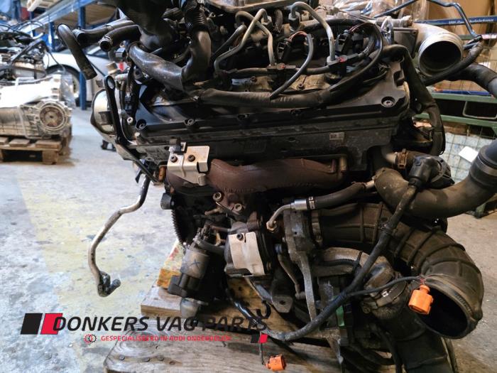 Engine from a Audi A8 (D4) 4.2 TDI V8 32V Quattro 2010