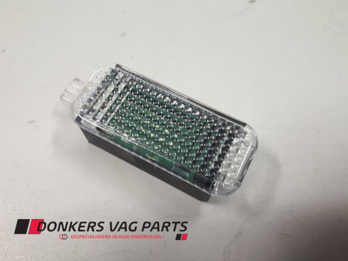 Używane Lampa LED Audi A6 (C7) 3.0 TDI V6 24V Quattro Cena € 8,00 Z VAT oferowane przez Donkers VAG Parts