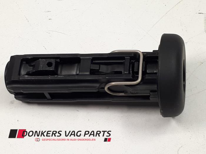 Używane Zaglówek Audi A4 Avant (B8) Cena € 3,00 Procedura marży oferowane przez Donkers VAG Parts