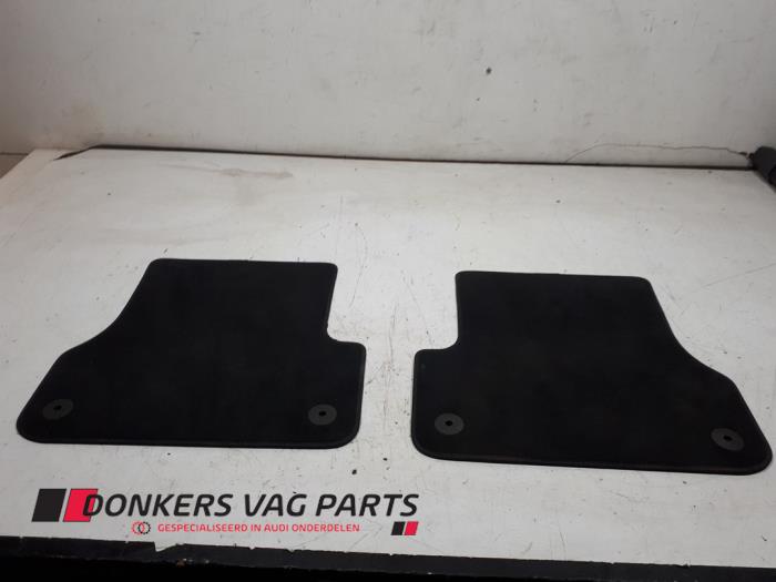 Używane Zestaw dywaników Audi A6 Cena € 30,00 Procedura marży oferowane przez Donkers VAG Parts