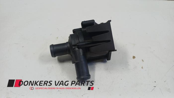 Usagé Pompe à eau Audi S5 Cabriolet (F57/F5E) 3.0 TFSI V6 24V Prix € 24,20 Règlement à la marge proposé par Donkers VAG Parts
