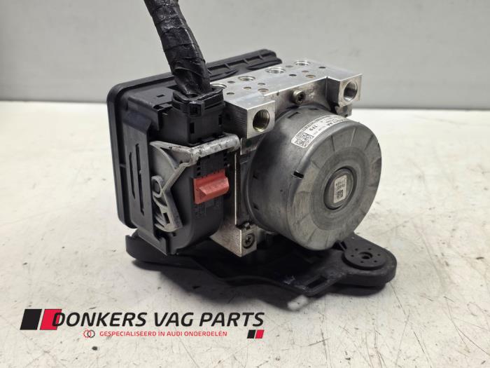Used ABS pump Volkswagen Golf VII (AUA) 2.0 GTD 16V Price € 100,00 Margin scheme offered by Donkers VAG Parts