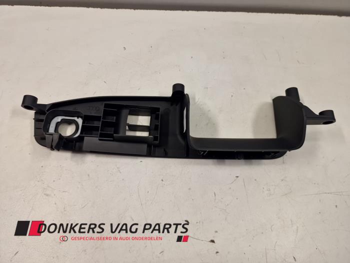 Neue Handgriff Audi A4 Avant (B7) Preis € 36,30 Mit Mehrwertsteuer angeboten von Donkers VAG Parts