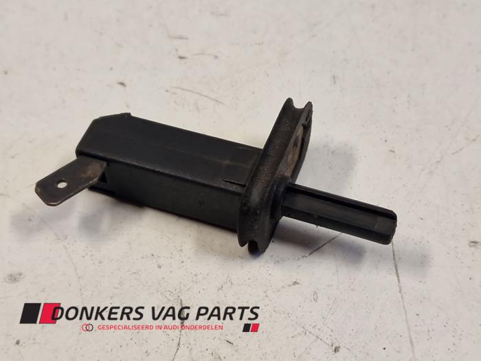 Używane Przelacznik Audi 200 (C3) Cena € 7,50 Procedura marży oferowane przez Donkers VAG Parts