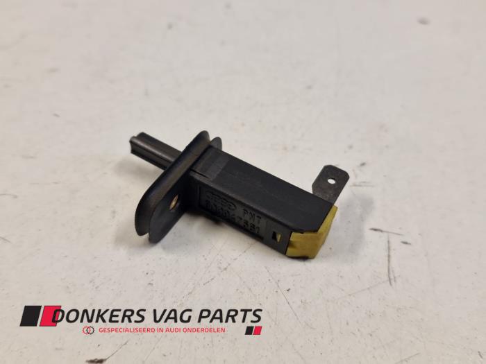 Używane Przelacznik Audi A4 (B5) Cena € 7,50 Procedura marży oferowane przez Donkers VAG Parts