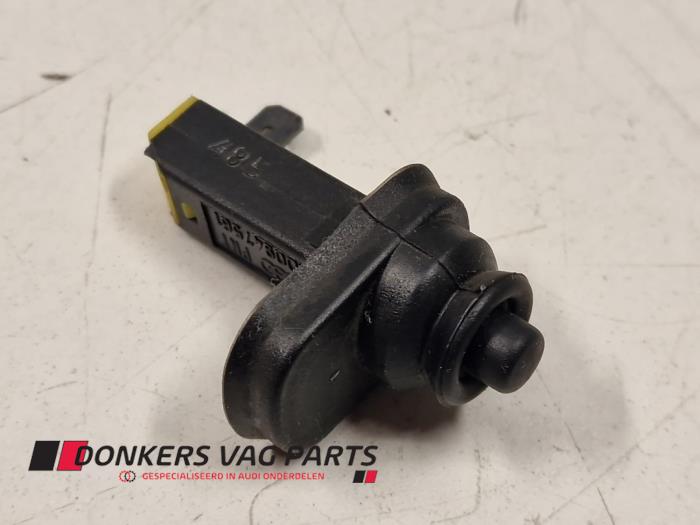 Używane Przelacznik Audi A4 (B5) Cena € 7,50 Procedura marży oferowane przez Donkers VAG Parts