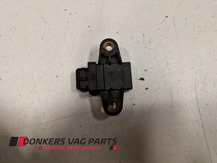Używane Czujnik predkosci Audi RS 4 Avant (B5) Cena € 35,00 Procedura marży oferowane przez Donkers VAG Parts