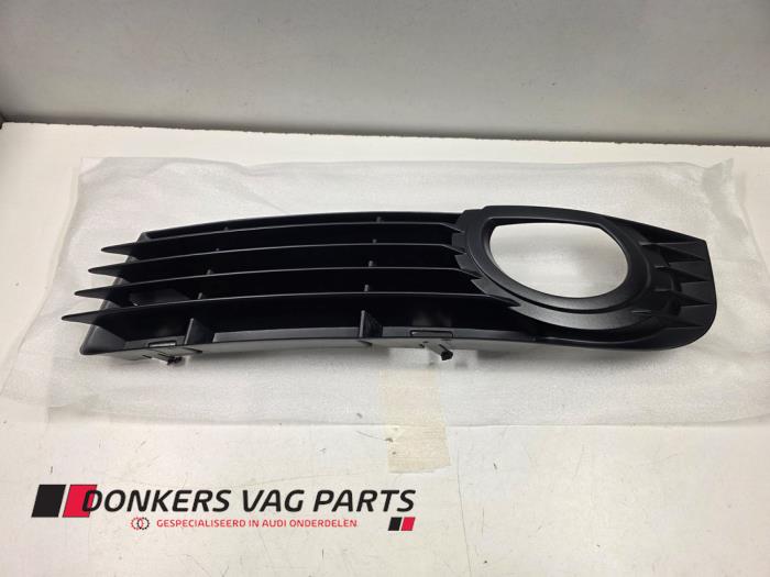 Nya Stötfångargrill Audi A8 (D3) Pris € 60,50 Inklusive moms erbjuds av Donkers VAG Parts