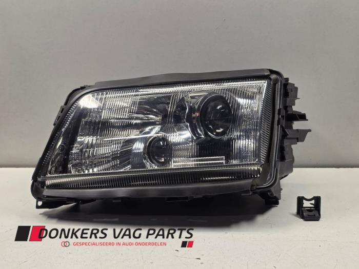 Nowe Reflektor lewy Audi S8 (D2) Cena € 338,80 Z VAT oferowane przez Donkers VAG Parts