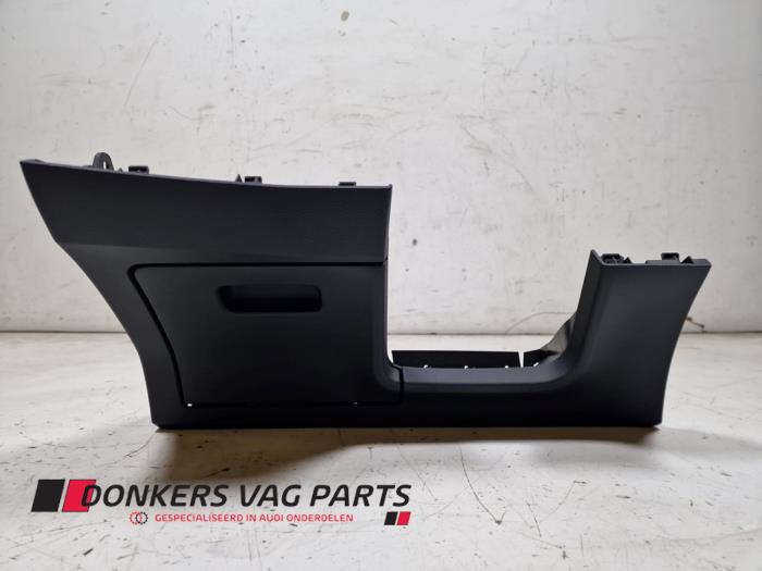 Używane Schowek Audi e-tron (GEN) 55 quattro Cena € 75,00 Z VAT oferowane przez Donkers VAG Parts