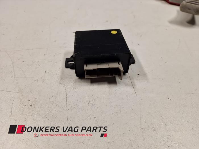 Używane Modul (rózne) Audi 100 (C4) Cena € 15,00 Procedura marży oferowane przez Donkers VAG Parts