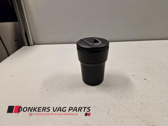 Begagnade Askkopp, fram Audi e-tron (GEN) 55 quattro Pris € 24,20 Inklusive moms erbjuds av Donkers VAG Parts