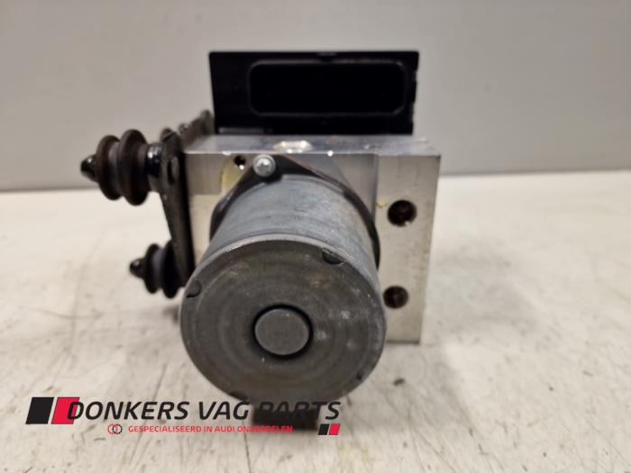 ABS Pumpe van een Audi A5 Sportback (8TA) 2.0 TDI 16V Quattro 2016
