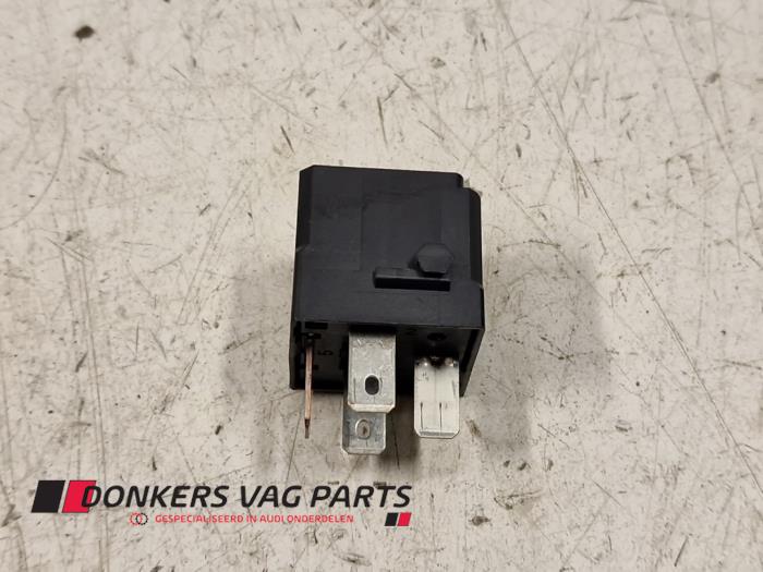 Używane Przekaznik Audi A7 Sportback (4GA/4GF) Cena € 7,50 Z VAT oferowane przez Donkers VAG Parts
