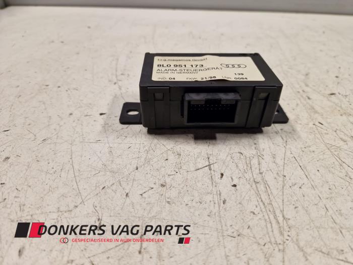 Używane Modul alarmu Audi A3 (8L1) Cena € 10,00 Procedura marży oferowane przez Donkers VAG Parts