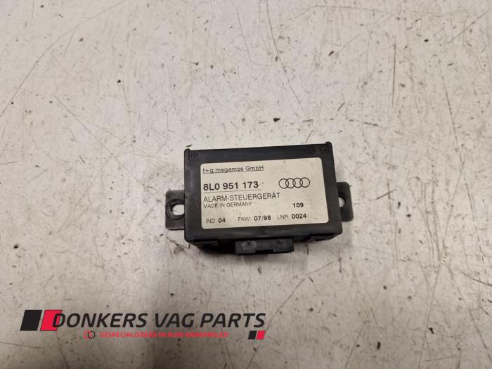 Używane Modul alarmu Audi A3 (8L1) Cena € 10,00 Procedura marży oferowane przez Donkers VAG Parts