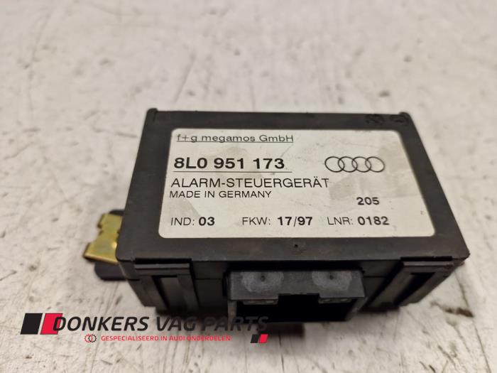 Używane Modul alarmu Audi A3 (8L1) Cena € 10,00 Procedura marży oferowane przez Donkers VAG Parts