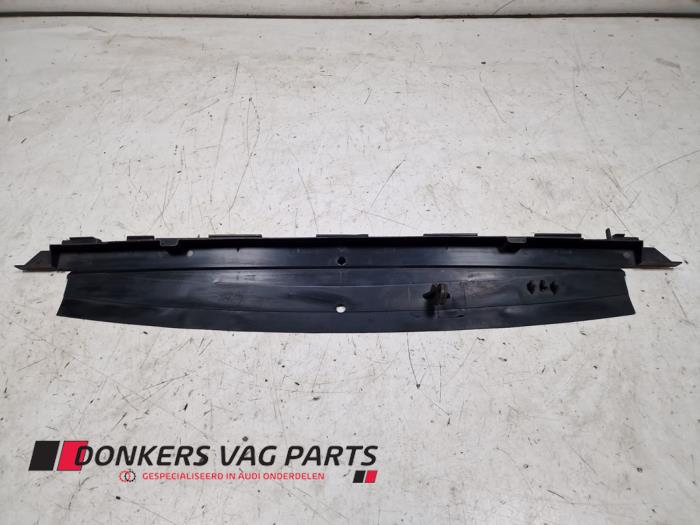 Begagnade Lufttratt Audi A8 (D2) Pris € 17,50 Marginaltabell erbjuds av Donkers VAG Parts