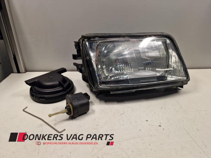 Nowe Reflektor prawy Audi 100 Avant (C4) Cena € 60,00 Z VAT oferowane przez Donkers VAG Parts