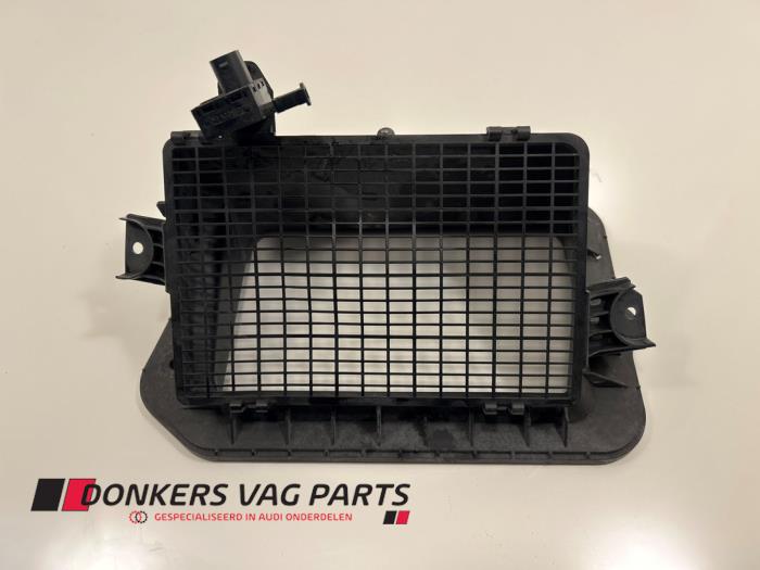 Begagnade Lufttratt Audi A4 Avant (B9) 2.0 35 TDI 16V Pris € 20,00 Inklusive moms erbjuds av Donkers VAG Parts
