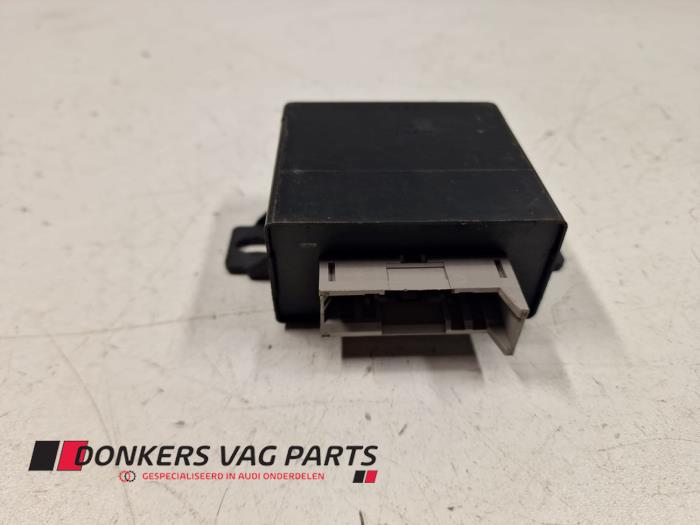 Używane Modul (rózne) Audi 100 (C4) Cena € 15,00 Procedura marży oferowane przez Donkers VAG Parts