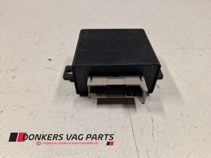Używane Modul (rózne) Audi 100 (C4) Cena € 15,00 Procedura marży oferowane przez Donkers VAG Parts