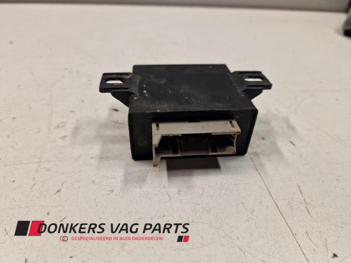Używane Modul (rózne) Audi 100 (C4) Cena € 15,00 Procedura marży oferowane przez Donkers VAG Parts