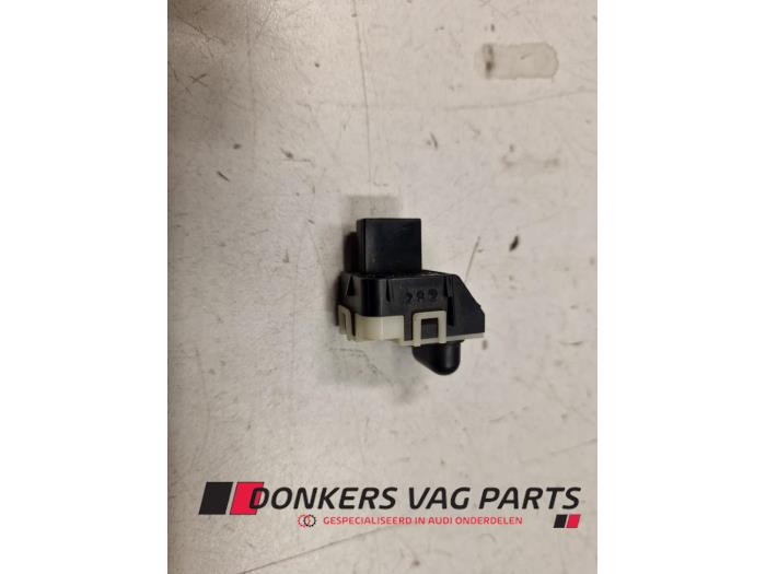 Begagnade Ljussensor Audi A8 (D2) Pris € 15,00 Marginaltabell erbjuds av Donkers VAG Parts