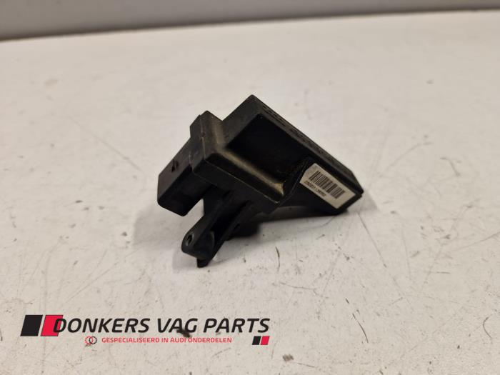 Używane Antena (rózne) Audi A4 Avant (B6) 2.5 TDI V6 24V Quattro Cena € 8,00 Procedura marży oferowane przez Donkers VAG Parts