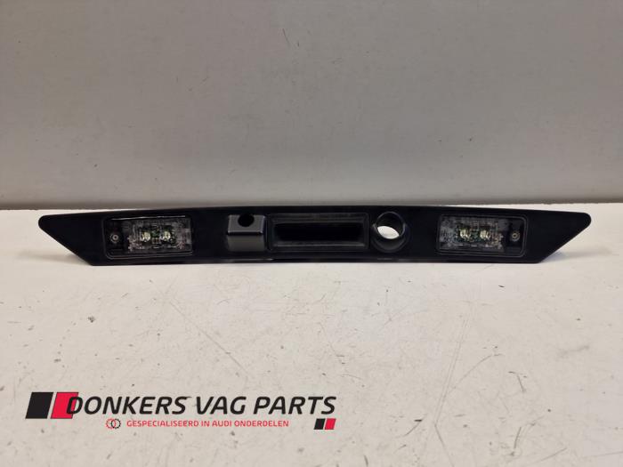 Używane Uchwyt tylnej klapy Audi S8 (D4) 4.0 V8 TFSI 32V Cena € 45,00 Procedura marży oferowane przez Donkers VAG Parts