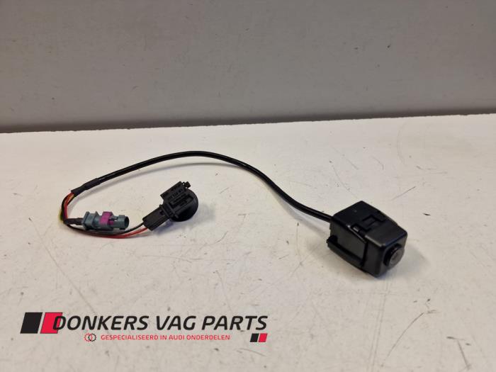 Begagnade Backkamera Audi S8 (D4) 4.0 V8 TFSI 32V Pris € 150,00 Marginaltabell erbjuds av Donkers VAG Parts
